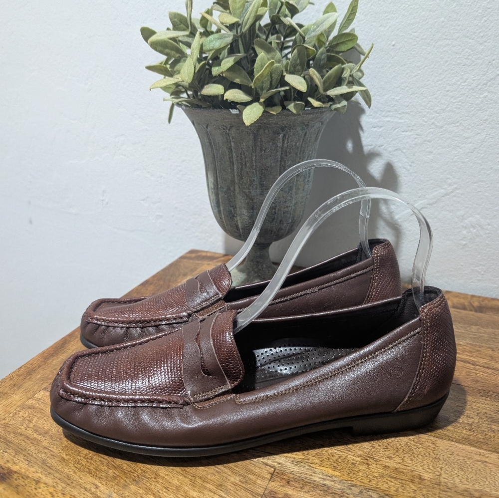 SAS J Slip On Loafer Womens‎ 9 Brown Leather Comfort Shoe Moccasin Made in USA